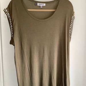 Jennifer Lopez Sz XXL Taupe top w/reinstones trimming cap sleeves